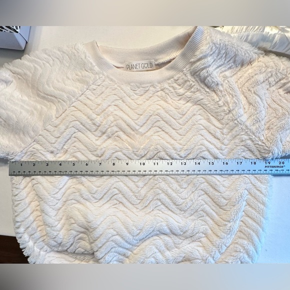 Fuzzy Winter White Planet Gold Faux Fur Sweater Size Small - Picture 6 of 6